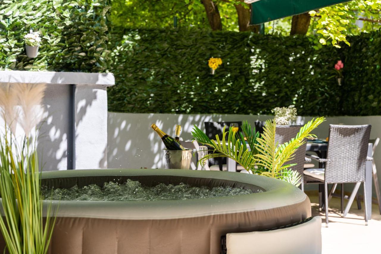 Oasis Luxury Apartment With Terrarce And Jacuzzi Split Eksteriør billede